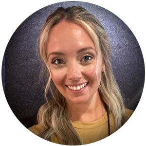 Kim Luhcs-Art-Consultant-Wyland-Gallery-Sarasota Kim Luhcs Art Consultant - Wyland Gallery Sarasota